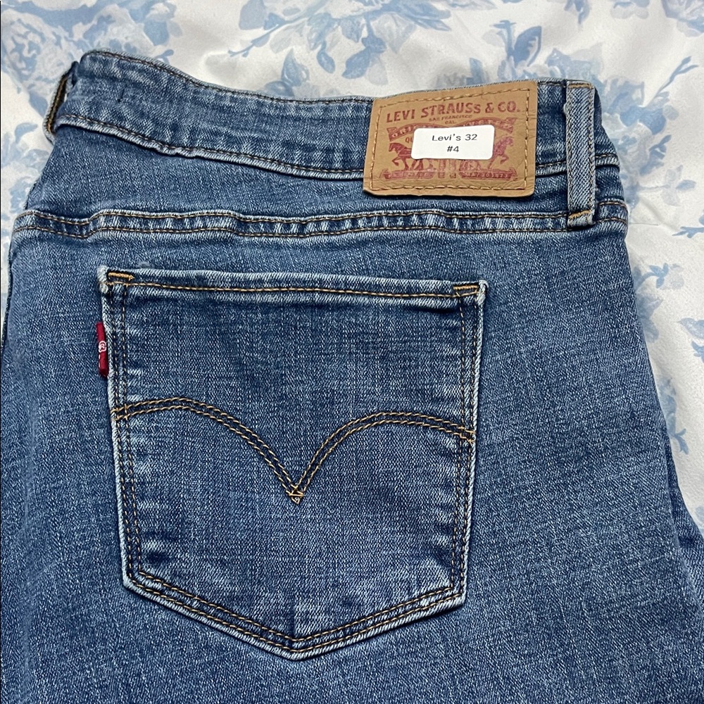 Levi's Women's Dark Blue Skinny Jeans - Picture 3 of 6